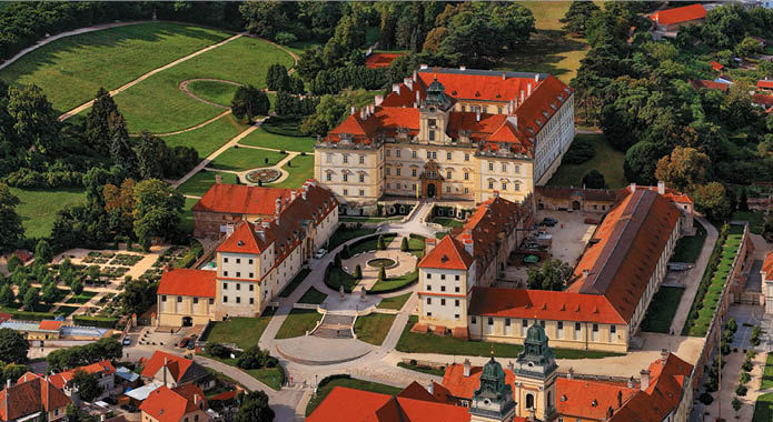 Kniha “ ESK REPUBLIKA LETECK  - Libor Sv  ek" - vyd n  1., rok 2014 Photographer: Libor Svacek; box@fotosvacek.cz; Mobile: +420 602428001; 