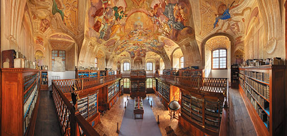 Kniha “Jizni Morava - Libor Svacek" - vydani 1., rok 2011 Photographer: Libor Svacek; box@fotosvacek.cz; Mobile: +420 602428001; 