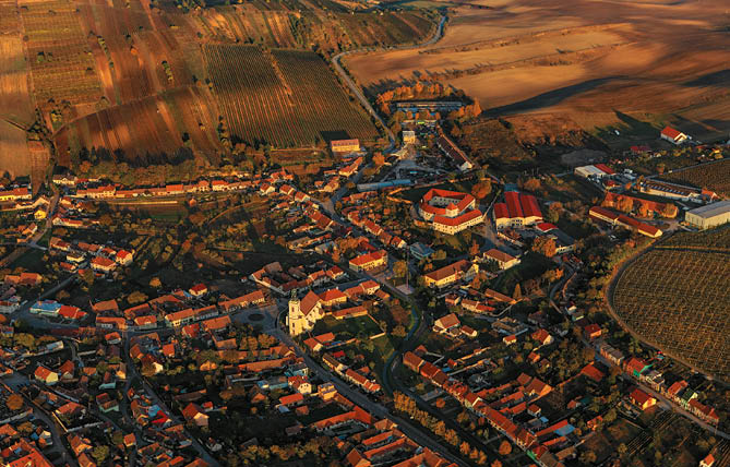 Kniha “Jizni Morava - Libor Svacek" - vydani 1., rok 2011 Photographer: Libor Svacek; box@fotosvacek.cz; Mobile: +420 602428001; 