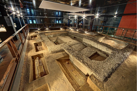 Kniha “PLZE - Libor Sv  ek" - vyd n  2., rok 2015 Photographer: Libor Svacek; box@fotosvacek.cz; Mobile: +420 602428001; 